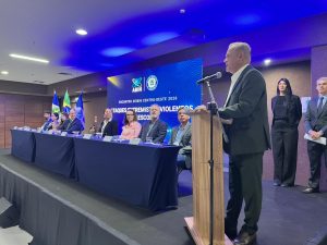 Em discurso em encontro da Abin, Wellington Fagundes defende inteligência, prevenção e segurança nas escolas