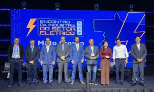 Fagundes defende expansão energética e industrialização durante encontro do setor elétrico em Cuiabá
