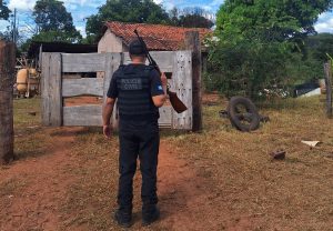 DERF de Rondonópolis fecha o cerco contra lunático armado acusado de aterrorizar e extorquir moradores