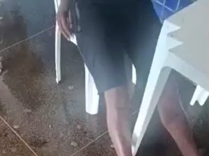 Homem é executado a tiros enquanto tomava última cerveja em bar, em área do cais; vídeo