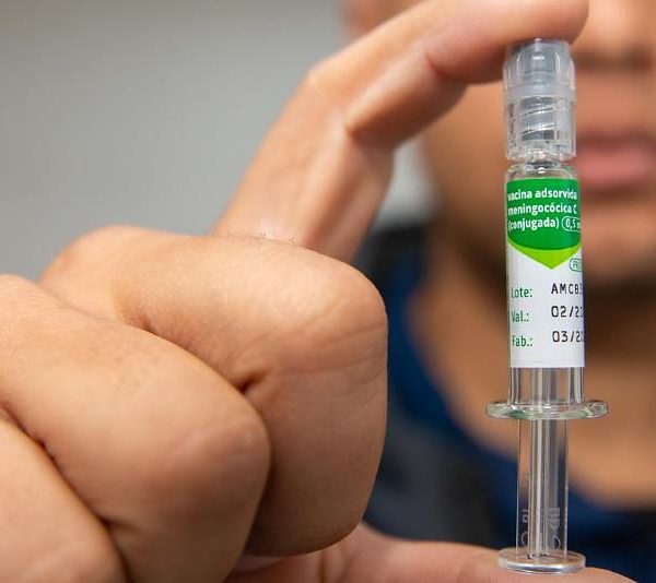 Governo Lula deixou vacina contra meningite B fora do SUS; 8 morreram em MT