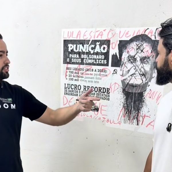 Influenciadores conservadores apagam escritos comunistas na parede da UFR e causam “chororô” do DCE