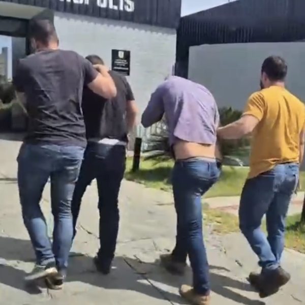 Invasores derrubam árvores, colocam fogo em chácaras e acabam presos em Rondonópolis; assista a prisão