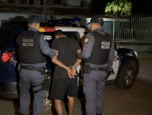 ‘Louco’ e armado com faca, homem soca a irmã e ameaça dar ‘salve’ na própria família em Rondonópolis