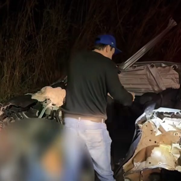 Casal morre em colisão fortíssima e três filhos menores acabam feridos no Hospital Regional; vídeo forte