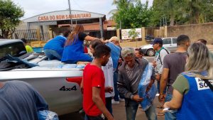 Assistência Social entrega cobertores para pessoas em situação de rua em Rondonópolis