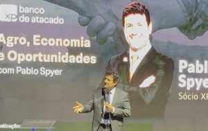 ‘Vai, Tourinho’: Pablo Spyer palestra para empresários do agro em Rondonópolis; analista repercutiu aporte de R$ 2 bilhões na cidade