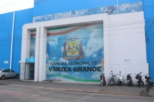 Briga pelo comando da Câmara de Várzea Grande vira guerra judicial e sessão extraordinária causa nova polêmica