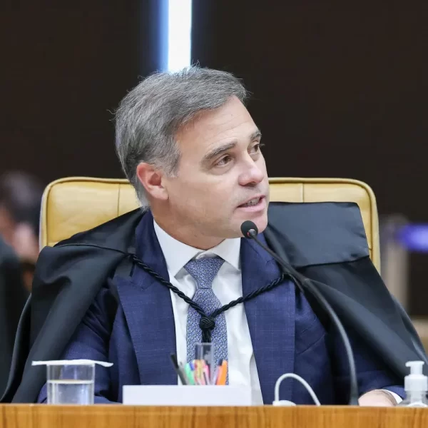 Mendonça avalia medida após troca na PF em caso que cita Lulinha