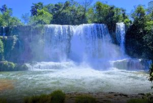 Mulher é espancada e enforcada por ex e comparsa em cachoeira frequentada por rondonopolitanos