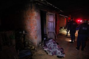 Homem morre queimado após incêndio atingir cômodo onde morava em MT