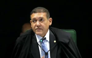 Senadores pedem suspeição de Nunes Marques na CPI do Master
