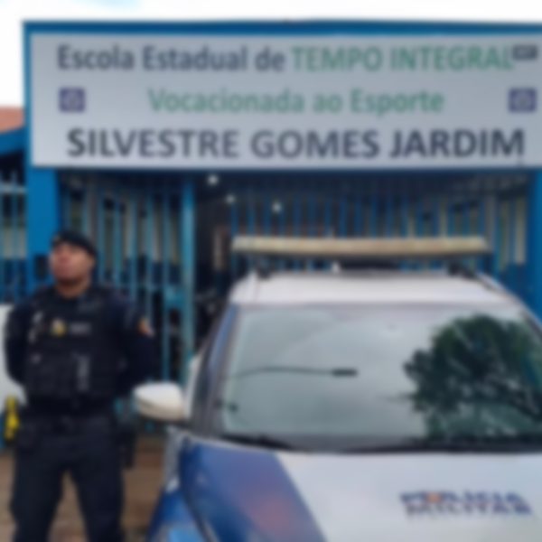 Aluno chega atrasado, se recusa a cantar o Hino Nacional e xinga militares em escola de Rondonópolis