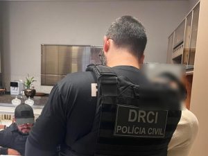 Perfis acusados de espalhar fake news contra autoridades públicas são alvos de operação em Rondonópolis; imagens