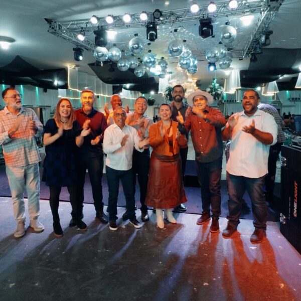 Prefeito Cláudio Ferreira é homenageado pelos 47 anos durante evento da Secretaria de Meio Ambiente; vídeo