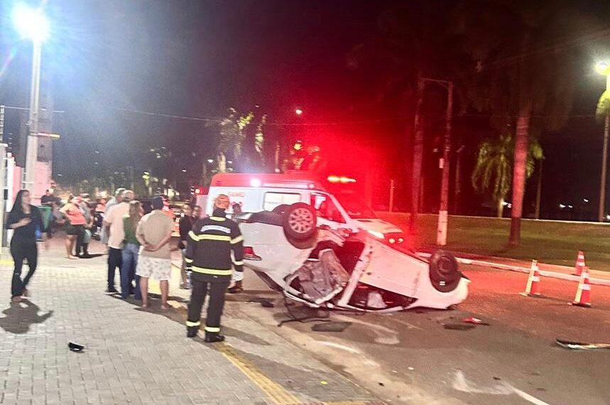 Carro de família capota e menina de 8 anos sofre fratura grave no braço e ferimentos no rosto em MT; veja