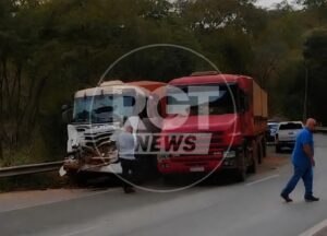 Ultrapassagem maluca quase termina em tragédia e provoca engavetamento na Serra da Petrovina; vídeo