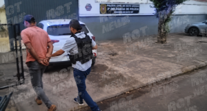 Acusado de matar e torturar, faccionado dá “migue” com identidade falsa e cai na BR-364 em Rondonópolis; assista
