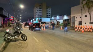 Lei Seca flagra motoristas bêbados, prende 8 pessoas e remove 44 veículos em Rondonópolis; vídeo