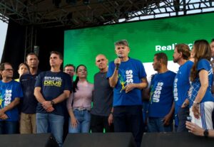 Wellington Fagundes recepciona Flávio Bolsonaro em Cuiabá durante a 29ª Marcha para Jesus