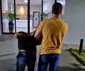 Homem se esconde na casa da ex, espanca mulher e faz ameaças de morte em Rondonópolis; vídeo mostra prisão
