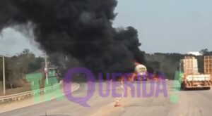Múltiplos veículos se envolvem em acidente e caminhão-tanque explode em MT; vídeo impressionante