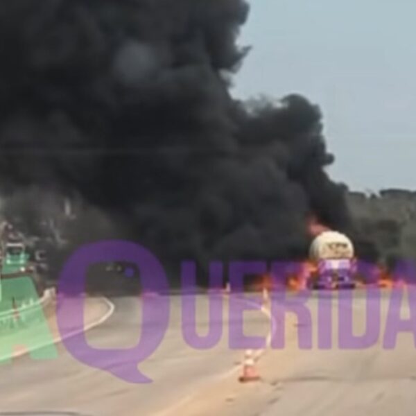 Múltiplos veículos se envolvem em acidente e caminhão-tanque explode em MT; vídeo impressionante