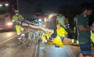 Acidente envolvendo 3 veículos deixa 15 feridos na BR-163; van levava trabalhadores da Rota do Oeste