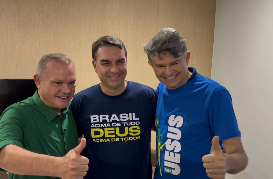 Wellington Fagundes recepciona Flávio Bolsonaro em Cuiabá durante a 29ª Marcha para Jesus