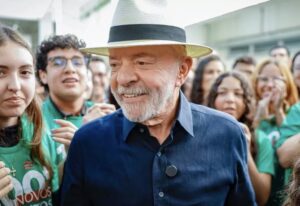 Lula admite a jovens: “O político honesto que vocês procuram não está dentro de mim”
