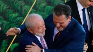 Pesquisa: ligado a Lula, Carlos Fávaro lidera rejeição ao Senado em MT