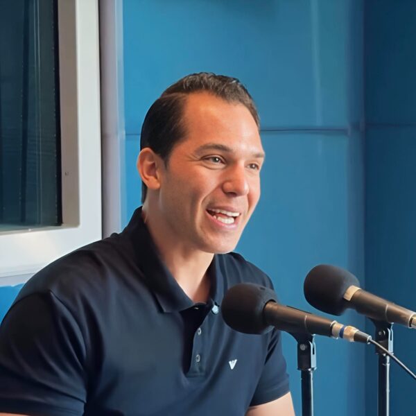 Em entrevista, Carlos Júnior aponta salto na educação de Rondonópolis: alfabetização e IDEB batem recordes