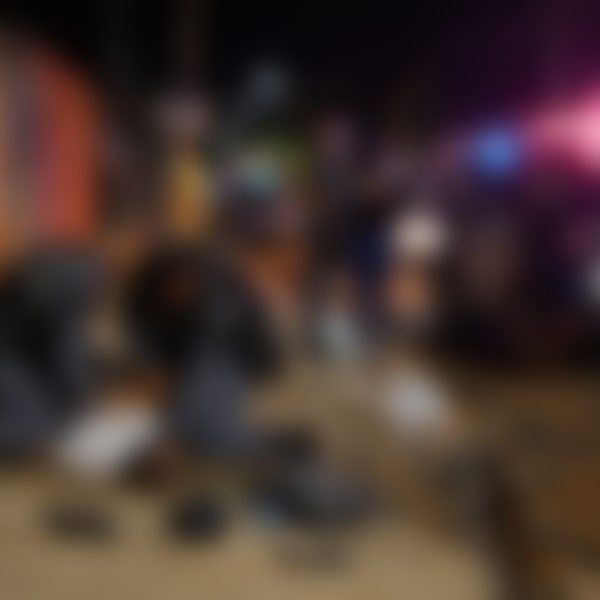 PMs flagram homem com pênis de fora tentando estuprar mulher no meio da rua em MT