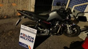 Durante fuga alucinada, motociclista anda na contramão e termina preso em Rondonópolis; vídeo