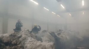 Incêndio de grandes proporções atinge algodoeira e causa enorme prejuízo em Rondonópolis; imagens