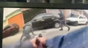 Homem morre após tentar tomar arma de policial durante abordagem da PM; assista tudo