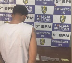 Dando um ‘tapa na pantera’: homem desacata PMs, resiste à abordagem e cai com drogas em Rondonópolis; vídeo