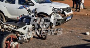 Fuga alucinante termina com motociclista arremessado após violenta batida e preso em Rondonópolis; veja imagens