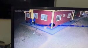 Câmera registra dupla invadindo alojamento para matar trabalhador rural em MT; suspeitos morreram em confronto