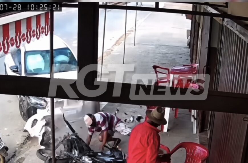 Vídeo mostra homem escapando da morte após carro atingir moto e bater em poste em MT