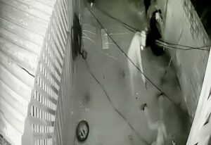 Homem é assassinado com diversos tiros ao ir urinar atrás de bar em MT; vídeo registrou o crime