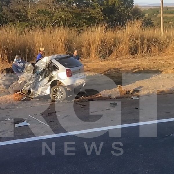 Mulher morre em gravíssimo acidente entre carro e carreta-tanque na MT-130 em Rondonópolis; vídeo