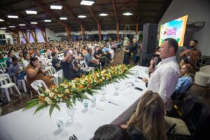 Cláudio Ferreira reconhece educação e institui gratificação anual a professores