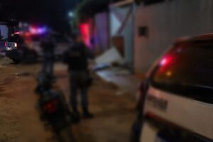 Mulher passa noite de terror após ex invadir casa, ameaçá-la de morte e destruir tudo em Rondonópolis
