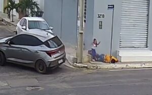 Pai é executado no meio da rua enquanto levava a filha para a escola; vídeo mostra tudo