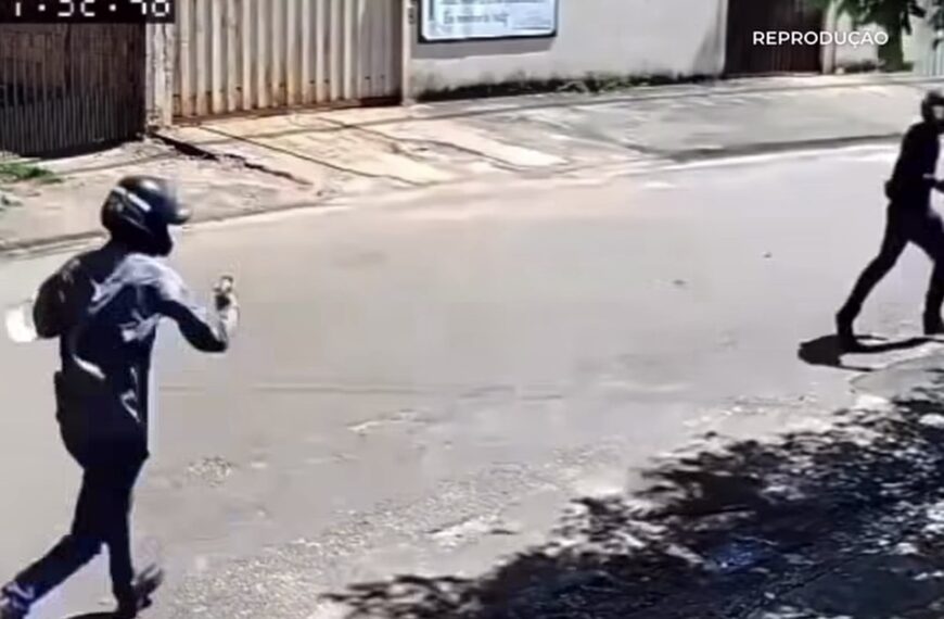 Criminosos tentam matar jovem a tiros na frente dos avós em MT; vídeo mostra movimentação da dupla