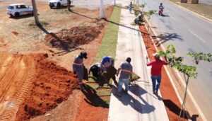 Serviços da Prefeitura pela cidade não param mesmo durante a Exposul
