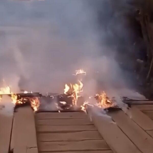 Ponte que liga Naboreiro à Vila Bueno é incendiada e deixa região isolada em Rondonópolis; vídeo