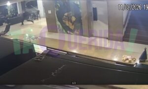 Vídeo mostra homem escapando de bandidos durante chuva de tiros dentro de hotel em MT