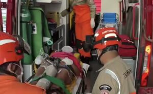 Mulher está em estado gravíssimo no Hospital Regional após ter casa invadida e ser baleada na frente das filhas